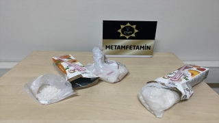 Çanakkale’de bir kişi meyve suyu kutularına gizlediği uyuşturucu maddeyle yakalandı