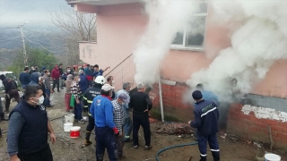 Zonguldak’ta evin deposunda çıkan yangında 1 kişi yaralandı, 3 kişi dumandan etkilendi