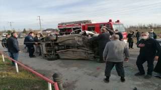Samsun’da minibüsle çarpışan otomobilin sürücüsü ağır yaralandı