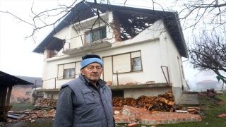 Hırvatistan’daki depremin ardından halk geceyi çadırlarda ve araçlarında geçirdi