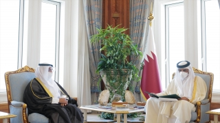 Katar Emiri, Suudi Arabistan Kralı’nın Körfez Zirvesi’ne katılması için gönderdiği daveti teslim aldı