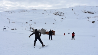 Hakkari’deki kayak merkezi Kovid19 tedbirleri altında kapılarını sporculara açtı