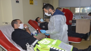 Sakarya’da AFAD ve emniyet personelinden farkındalık için kan bağışı