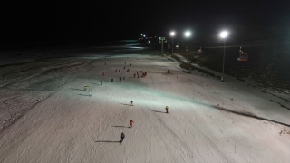 Erciyes’te turistler ”gece kayağı” ile eğleniyor