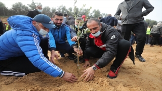 Filistinliler ”Filistinli Şehit Günü” dolayısıyla ağaç dikti