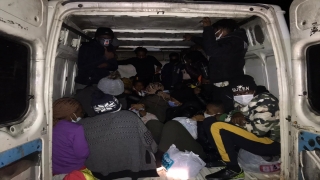 İzmir’de 25 sığınmacı yakalandı