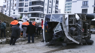 Samsun’da belediye işçilerini taşıyan servis midibüsü devrildi: 2 ölü, 16 yaralı