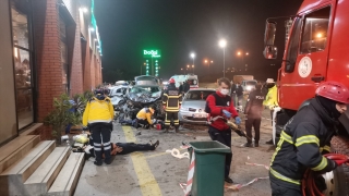 Kocaeli’de cip dinlenme tesisindeki araç ve yayalara çarptı: 1 ölü, 8 yaralı
