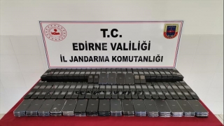 Edirne’de çok sayıda gümrük kaçağı cep telefonuyla sahte parfüm ele geçirildi