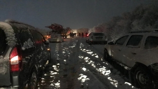 SivasTokat kara yolu yoğun kar yağışı dolayısıyla trafiğe kapandı