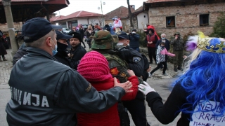 Kuzey Makedonya’daki ”Vevçani Karnavalı” Kovid19 önlemlerine rağmen düzenlendi
