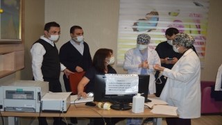 Afyonkarahisar’da Kovid19 aşısı sağlık çalışanlarına yapılmaya başlandı