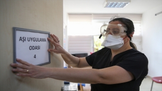 Antalya, Muğla, Burdur ve Isparta’da CoronaVac aşısı sağlık çalışanlarına uygulanıyor