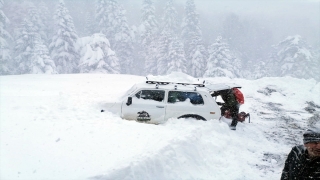 Sakarya’da kar yağışı nedeniyle yaylada mahsur kalan 9 kişiye ulaşıldı