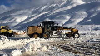 Elazığ’da kar nedeniyle 441 köy yolu ulaşıma kapandı