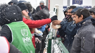 İHH, Bosna Hersek’teki göçmenlere yemek dağıttı