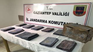 Gaziantep’te ele geçirilen tarihi eser niteliğinde altın yazmalı 10 Tevrat müzeye teslim edildi