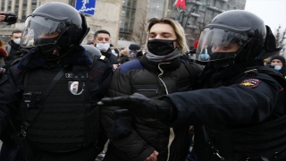 Rusya’da binlerce kişi, Navalnıy’ın tutuklanmasını protesto etmek için sokağa çıktı