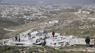 Terör Devleti İsrail askerleri Batı Şeria’da Filistinlilere ait bir evi daha yıktı