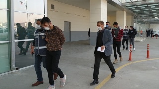 Konya’da bıçak zoruyla vatandaşları gasbeden 3 zanlı tutuklandı