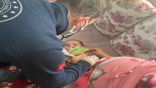 Aksaray’da nefes borusuna havuç kaçan Aysima bebek, telefonla aldığı yardımla kurtarıldı