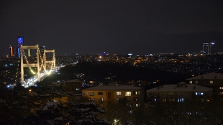 İstanbul’un köprüleri, Çocukluk Çağı Kanser Günü’ne dikkati çekmek için ışıklandırıldı