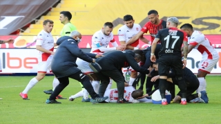 Antalyasporlu futbolcu Orgill, hastaneye kaldırıldı
