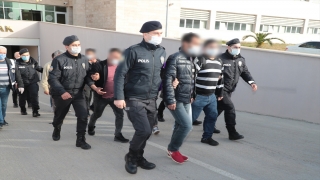 Antalya’da çeşitli suçlardan aranan 32 kişi yakalandı