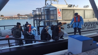İzmir’de Türk kara sularına geri itilen 33 sığınmacı kurtarıldı