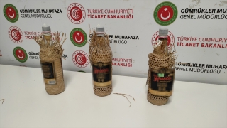 İstanbul Havalimanı’nda içki şişelerine konulmuş 3 kilo 380 gram sıvı kokain ele geçirildi
