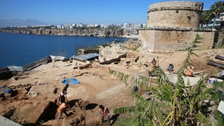 Antalya’da Hıdırlık Kulesi çevresindeki kazılarda Roma dönemine ait hamam kalıntıları bulundu