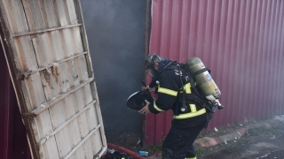 Kahramanmaraş’ta tekstil fabrikasının deposunda yangın çıktı
