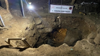 Gümüşhane’de define aramak için evde 12 metre derinliğinde tünel kazan 7 zanlı suçüstü yakalandı