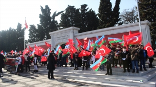 Haydar Aliyev Azerbaycan Okulu öğretmen ve öğrencileri, Hocalı Katliamı’nı Edirnekapı Şehitliği’nde andı