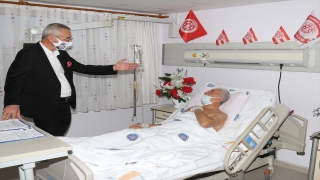 Antalyaspor Kulüp Başkanı Yılmaz, ”Amigo Ali Dayı”yı hastanede ziyaret etti
