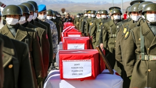 Bitlis’te helikopter kazasında şehit olan 11 asker için Elazığ’da uğurlama töreni düzenlendi