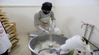 Türk Kızılaydan Erbil’de mülteci kampı sakinlerine ekmek yardımı