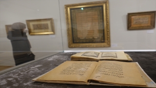 Hattat Abdurrahman Kılıç’ın koleksiyonundan oluşan ”Asar” sergisi Kadırga Sanat Galerileri’nde açıldı