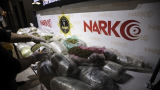 Ankara’da üç adrese uyuşturucu satıcılarına yönelik eş zamanlı baskın düzenlendi