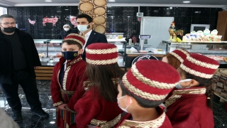 Kırşehir’de şed kuşanan çocuklar esnafa Ahilik prensiplerini hatırlattı