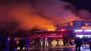 Bursa’da karton fabrikasında çıkan yangın söndürüldü