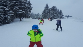 Kastamonu Sevgi Evleri’nde kalan çocuklara kayak eğitimi verildi