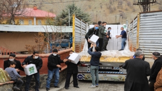 Bingöl’ün Elmalı köyü sakinleri İdlib’deki yetimler için yardım malzemesi topladı