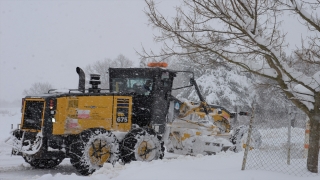 Bilecik’te yoğun kar nedeniyle 13 köy yolu ulaşıma kapandı