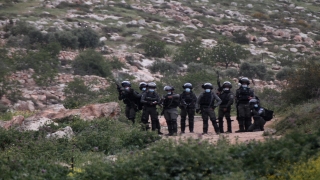 Terör Devleti İsrail Batı Şeria’da 3 Filistinliyi plastik mermiyle yaraladı