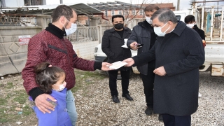 ”Yüksek riskli” Karaman’da Kovid19’un yayılımı ev ev dolaşılarak yapılan uyarılarla azaltılmaya çalışılıyor