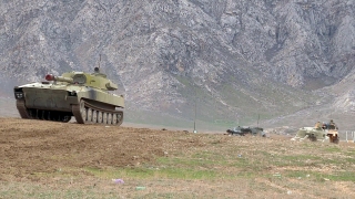 Kırgız ordusu, ülkenin güneyinde geniş kapsamlı askeri tatbikat başlattı