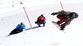 Serbest stil kayak ve snowboard şampiyonası Erzurum’da düzenlendi