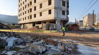 Hatay’da inşaat halindeki binanın 6. katından düşen Suriye uyruklu işçi öldü