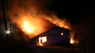 Bolu’da çıkan yangında iki katlı ahşap ev kullanılamaz hale geldi